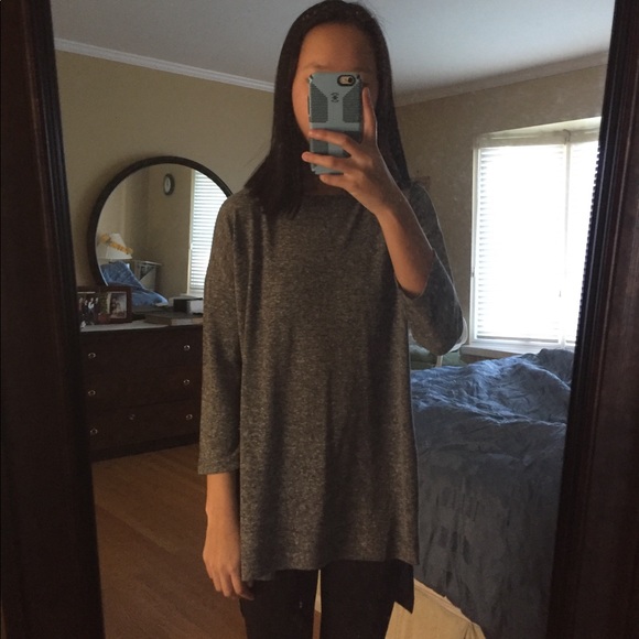 Long Grey Quarter Sleeve Top - Picture 2 of 2